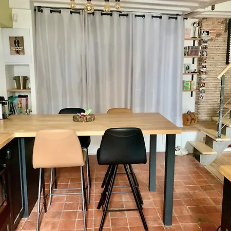 Apartament Near The Royal Square *